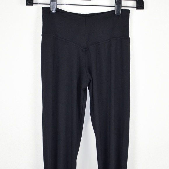 NEBBIA High Waisted Asymmetrical 7/8 Leggings in Black and Light - Picture 5 of 13